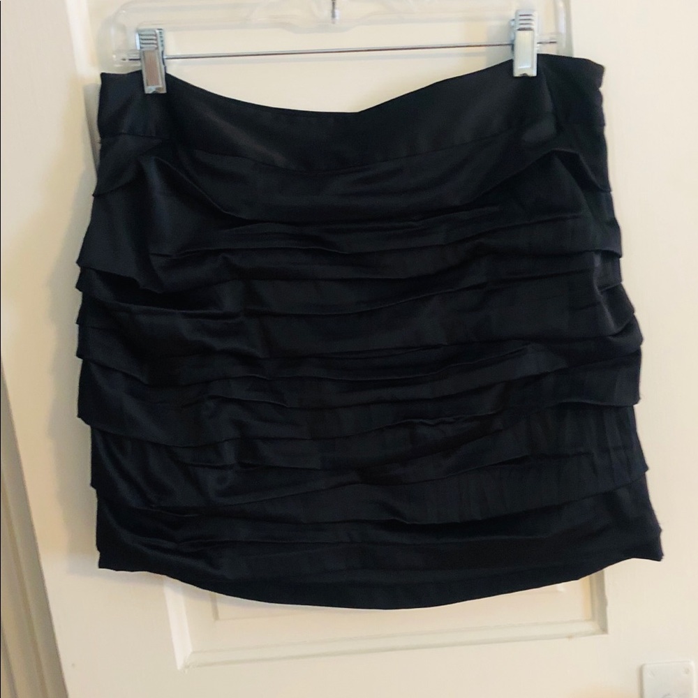 Express | Faux Silk textured mini skirt 🖤